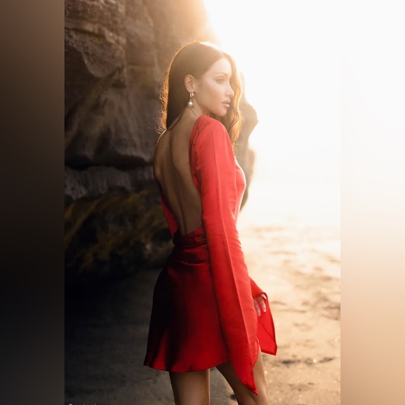 MESHKI Davina Red Satin Long Sleeve Open Back Mini Dress Small NWT - Picture 10 of 15